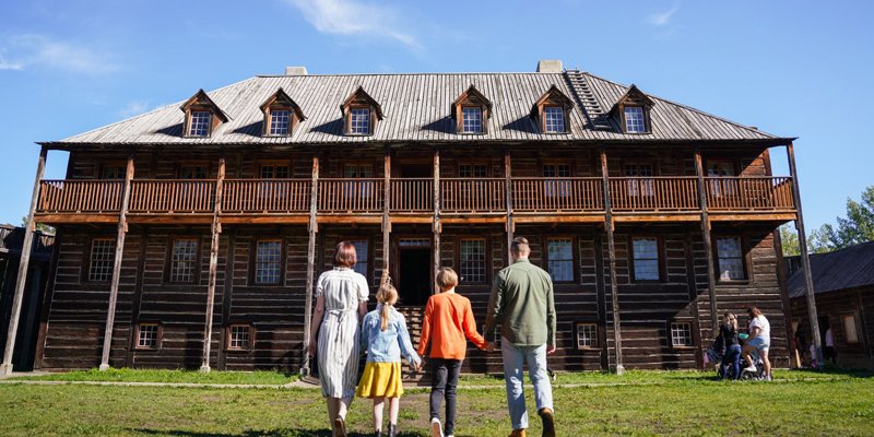 A family walking towards Rowand's House at Fort Edmonton Park