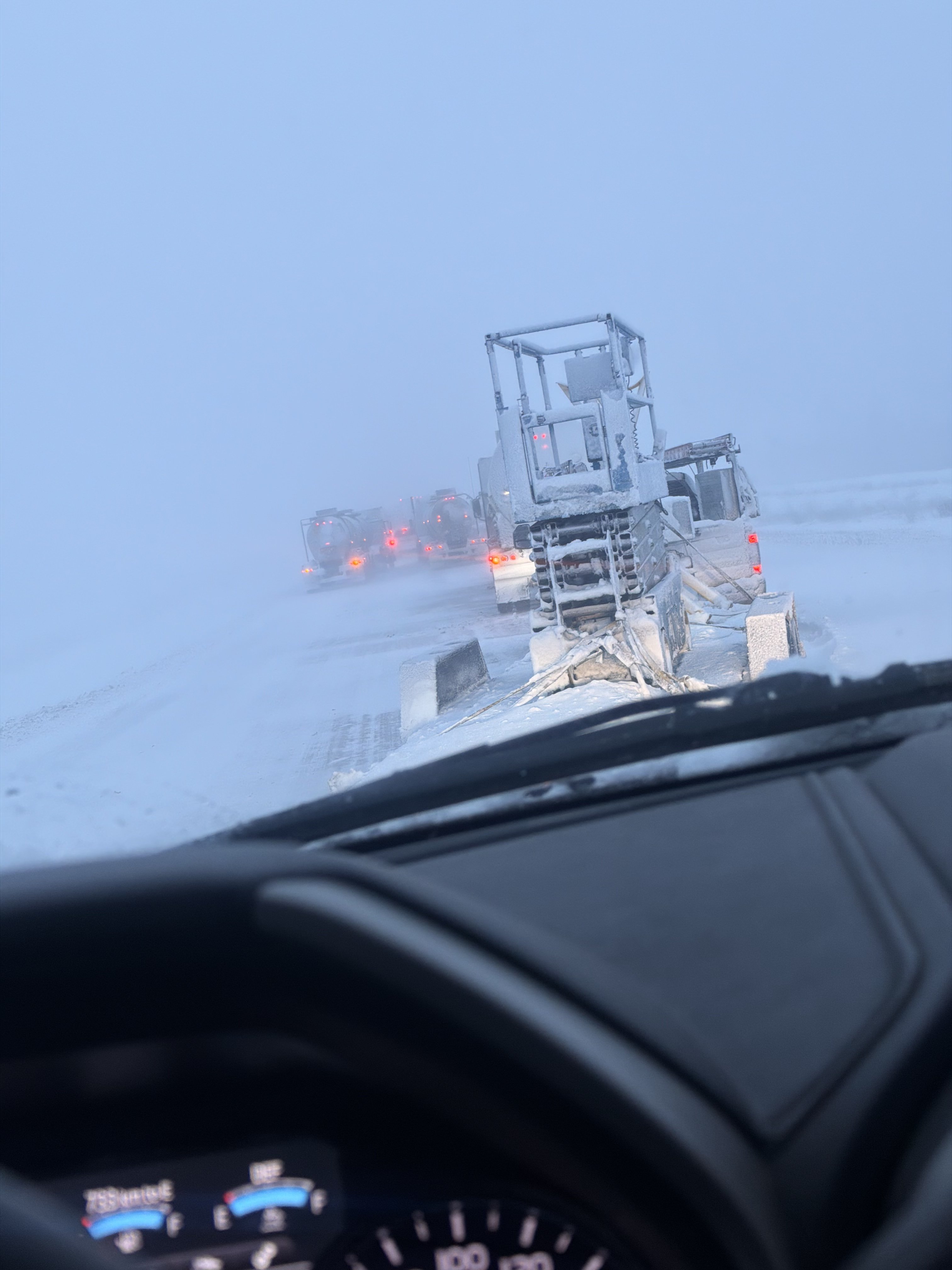 Fort McMurray Snowstorm Strands Drivers on Alberta’s Highway 63 as RCMP Warn Against Travel; Up to 30 cm Forecast (photo 3)