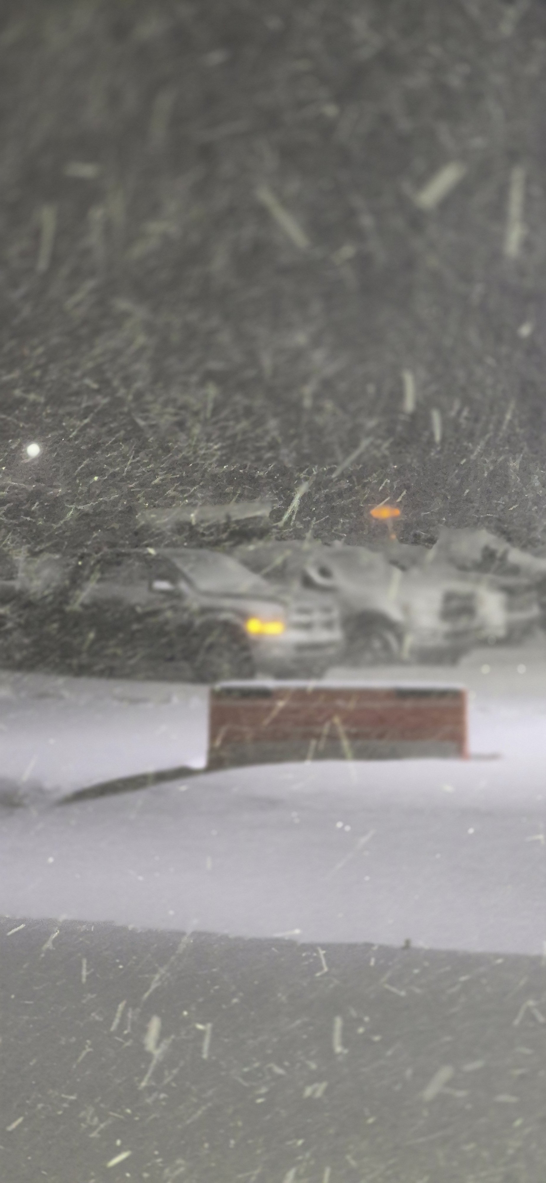 Fort McMurray Snowstorm Strands Drivers on Alberta’s Highway 63 as RCMP Warn Against Travel; Up to 30 cm Forecast (photo 4)