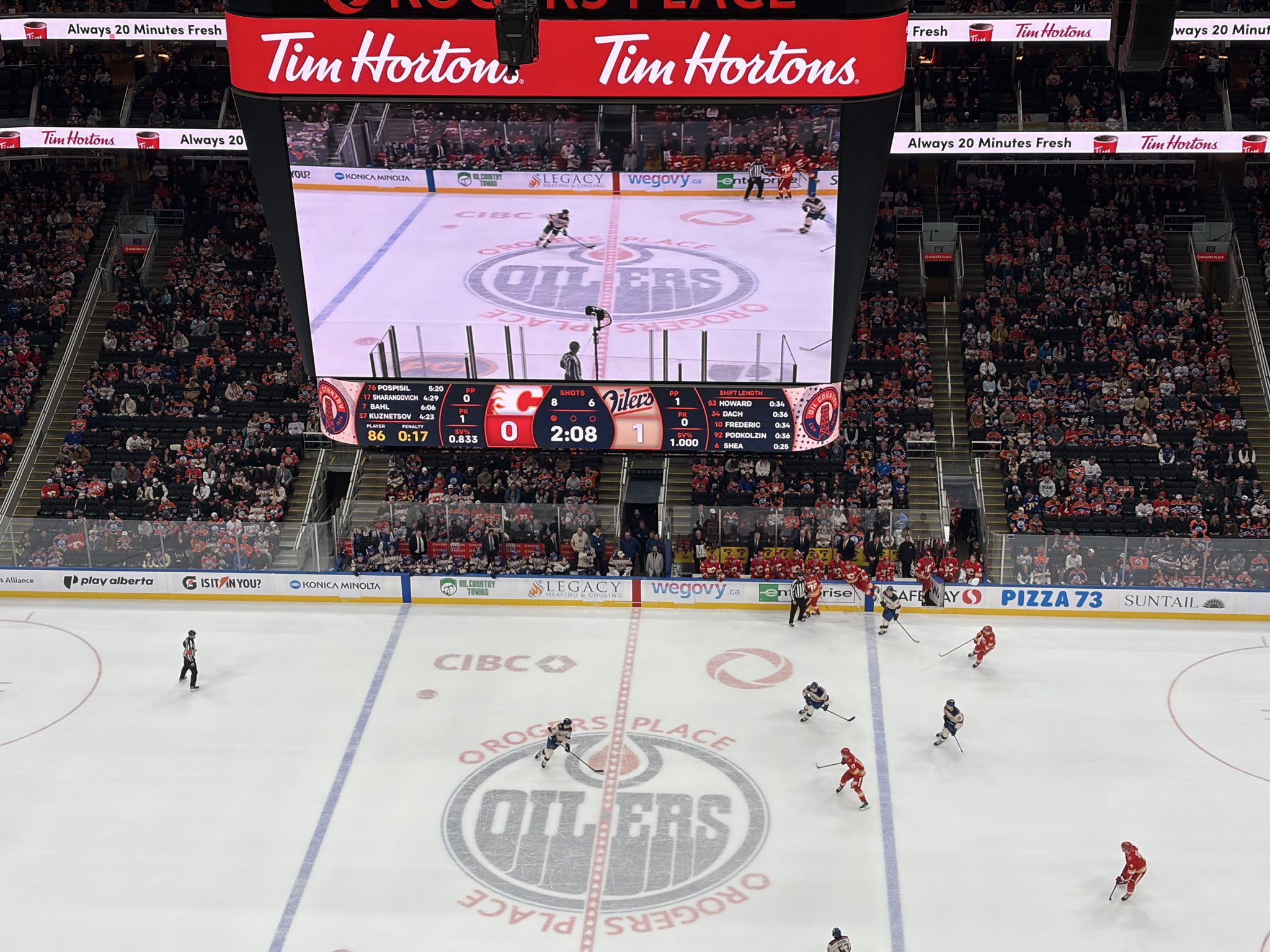 Edmonton Oilers’ Empty Seats Persist, Even as Battle of Alberta Sees McDavid Break NHL Record (photo 3)
